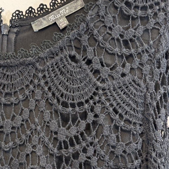 Miss Me Black Sheath Dress with Bell Sleeves and V-Neck - Picture 3 of 4